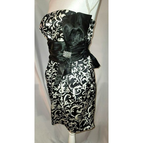 Charlotte Russe Strapless Dress - Size Medium - Picture 3 of 10